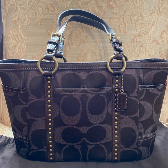 Authentic Coach Rich Brown Signature C Shoulder Gallery Tote - Picture 1 of 5